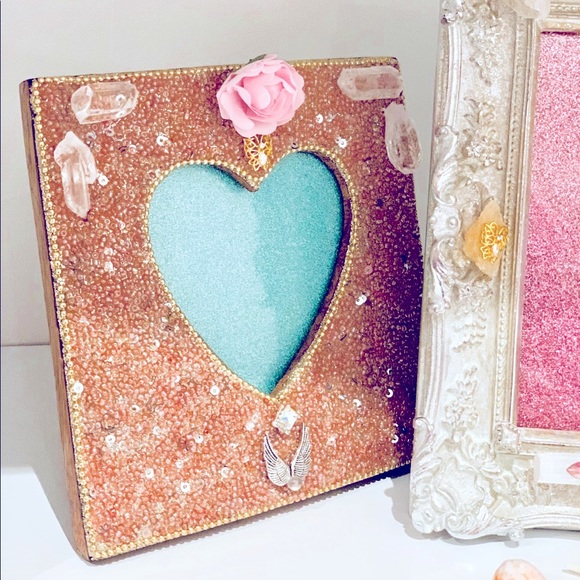 Clear quartz crystal heart shape frame - Picture 1 of 7